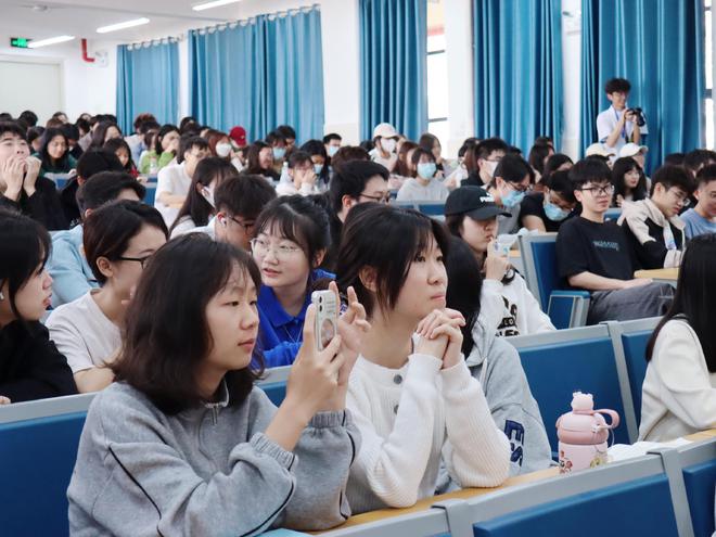 当直播电商碰上大学生看珠海香洲这开云 开云体育官网场比赛如何赋能(图2)