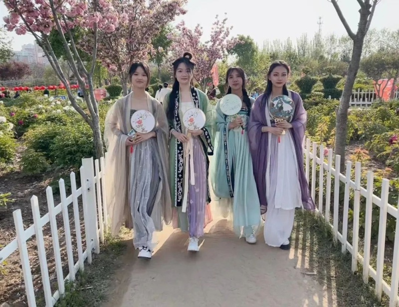 牡丹节会“云”带货——2023年菏泽优品电商直播节正式开云体育 开云官网启动(图8)