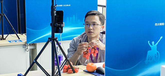 直播带货、电子商务 新业态开云APP 开云官网入口拓宽残疾人就业路(图6)
