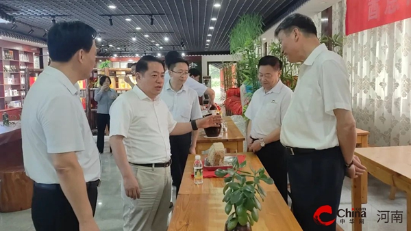 Kaiyun 开云体育省政协调研组莅临豫坡酒业调研(图5) Kaiyun 开云体育省政协调研组莅临豫坡酒业调研(图5)