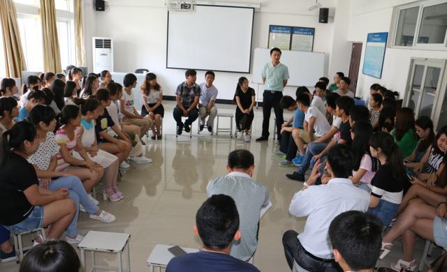就业难度大的5个热门Kaiyun 开云体育专业“实用性”不强！就业率低且平均收入不高(图4)