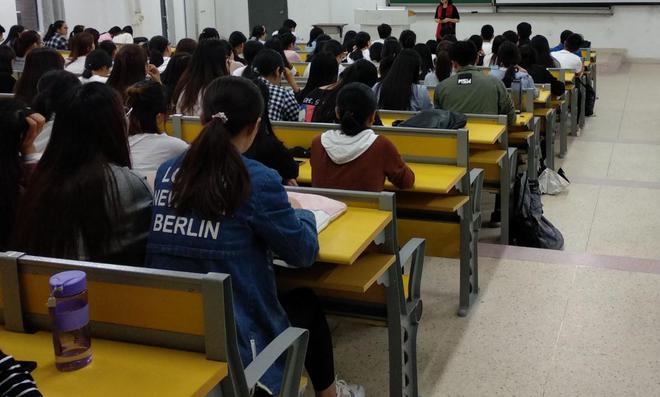 大专女生：这5个专业不建议报实用性很低薪开云 开云体育平台资待遇也不高(图2)