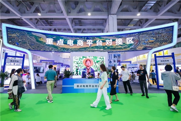 开云体育 开云平台千企参展大咖云集从电商博览会看济南电商经济成色几何(图2)