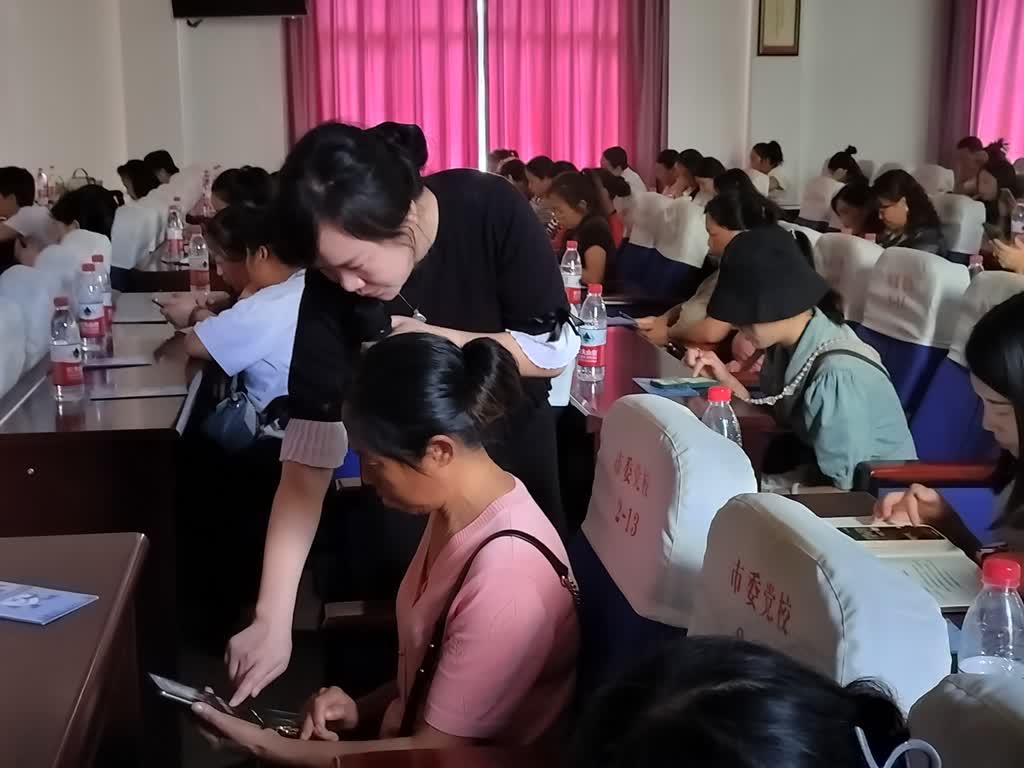 开云体育 Kaiyun.com 官网入口电商培训 为峨眉农村妇女赋能(图2) 开云体育 Kaiyun.com 官网入口电商培训 为峨眉农村妇女赋能(图2)