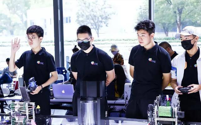 开云APP 开云官网入口2023年十大热门专业揭晓榜首热度居高不下已连续三年夺冠(图2)