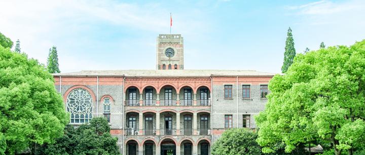 开云体育 开云官网女生学电子商务后悔了？附女生最吃香的十大专业工资高(2021年参考）(图1)