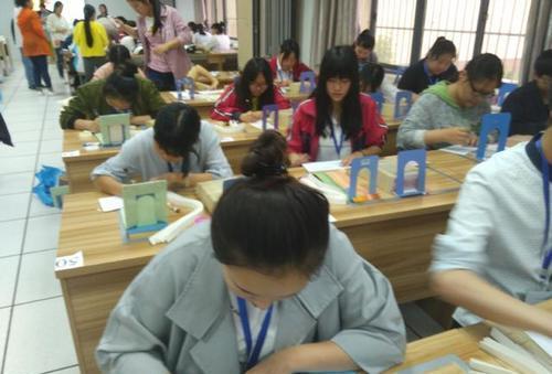 大学4大“夕阳”专业看似热开云 开云体育官网门实则市场饱和学姐：建议别报(图1)