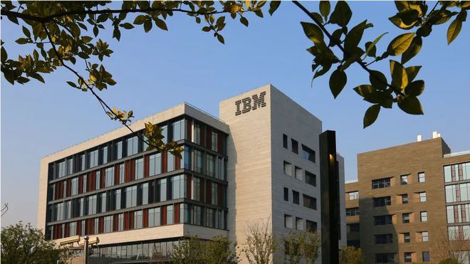 咨询江湖20：“白领开云APP 开云官网入口巨兽”IBM的数字化战场(图2)