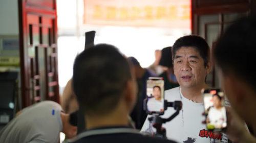 抖音电商直播炒茶国货老品牌一个春茶季卖出千万开云APP 开云官网入口元龙井(图6)