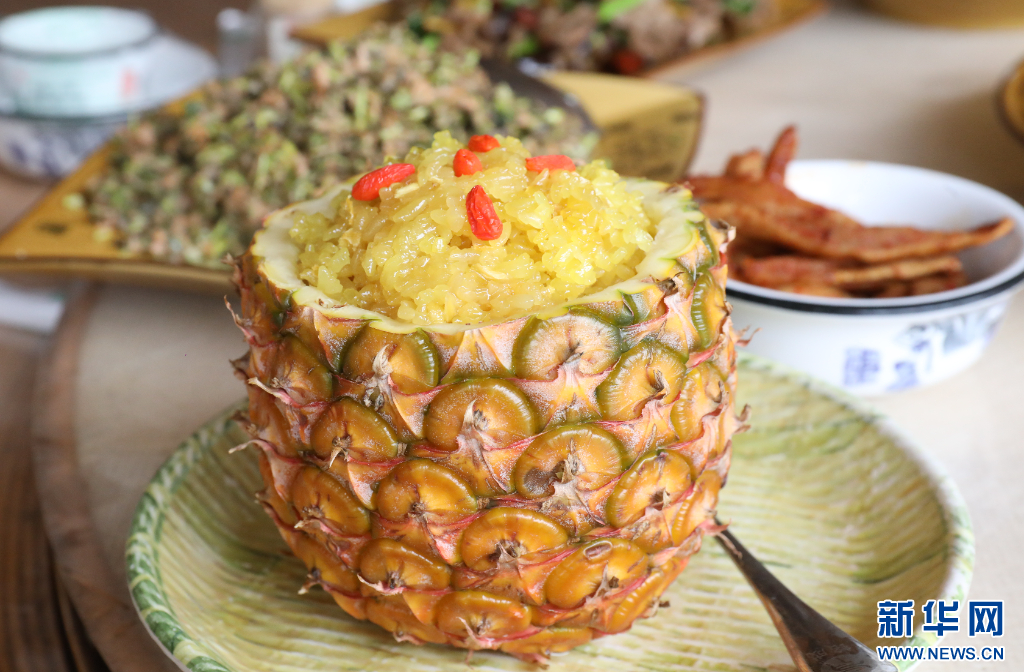 云南景谷：小菠萝铺就“甜蜜致富路”_新华网开云 开云体育官网(图2)