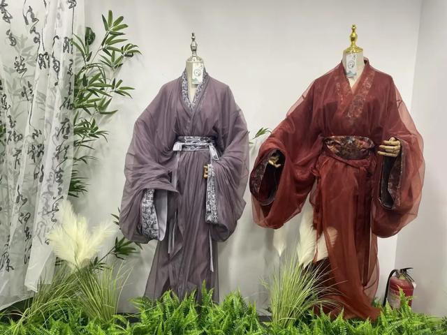 成开云 开云体育平台立半年爆卖4000多万被流量眷顾后这里的商家集体供不应求(图4)