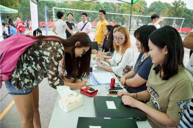 开云体育 开云官网大学最让人“后悔”选的6个专业辛苦又难学就业前景却很黯淡(图2)