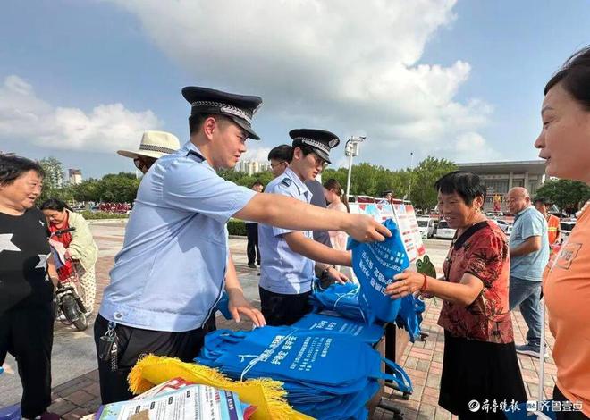 开云 开云体育平台200余万财物“各回各家”临清公安开大会啦!(图6) 开云 开云体育平台200余万财物“各回各家”临清公安开大会啦!(图6)