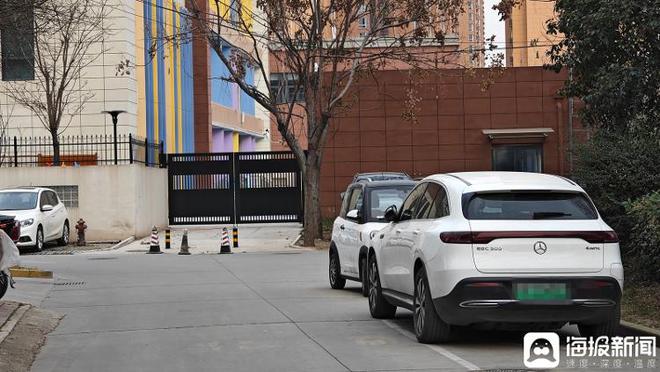 开云 开云体育平台陕西咸阳一公租房小区被爆“豪车”林立 记者采访被骂“滚出去”(图2)